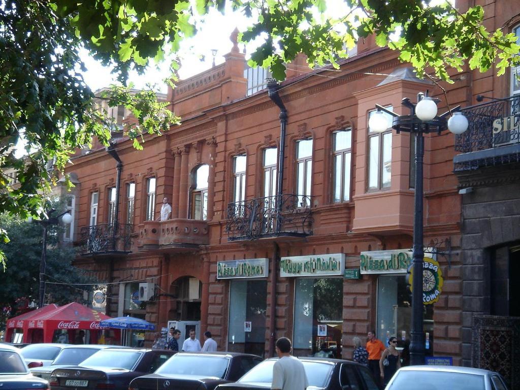 Downtown Inn Erivan Exterior foto